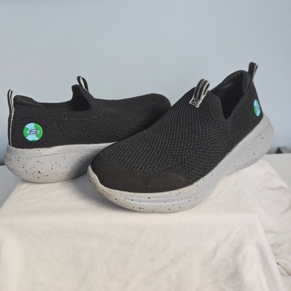 SKETCHERS SLIP ONS FOR KIDS, SIZE 3 UNISEX